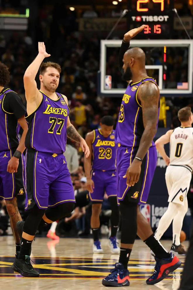 东契奇四代来了！还有新鞋……(图2)