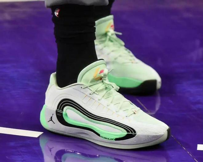 东契奇四代来了！还有新鞋……(图11)