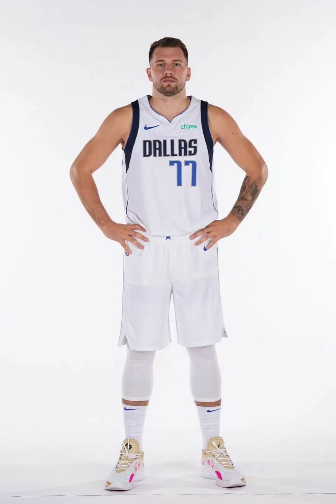 东契奇四代来了！还有新鞋……(图4)