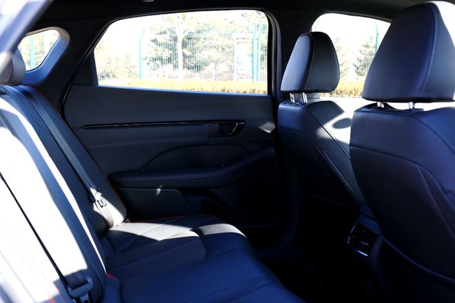 深度试驾现代索纳塔20T比老款大众迈腾帕萨特还值？(图17)