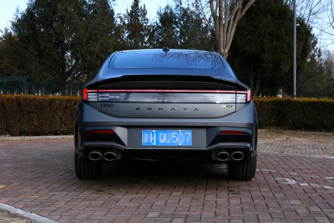 深度试驾现代索纳塔20T比老款大众迈腾帕萨特还值？(图5)