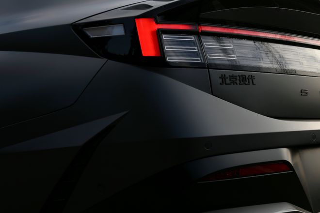 深度试驾现代索纳塔20T比老款大众迈腾帕萨特还值？(图6)