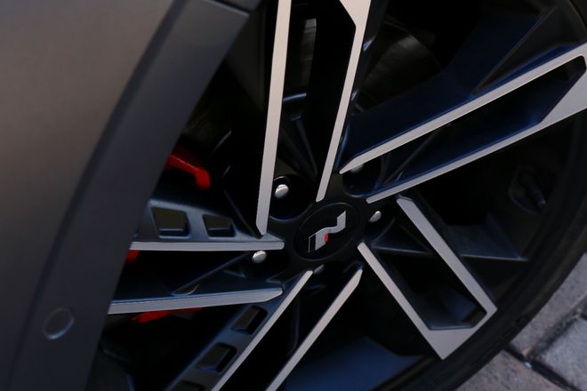 深度试驾现代索纳塔20T比老款大众迈腾帕萨特还值？(图10)