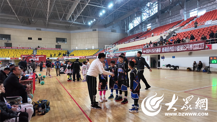 球盟会入口：2024-2025赛季淮海经济区小篮球公开赛济宁赛区火热开赛(图2)