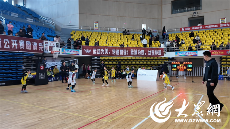 球盟会入口：2024-2025赛季淮海经济区小篮球公开赛济宁赛区火热开赛(图3)