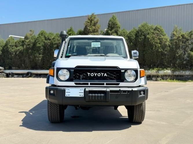 2024款丰田酷路泽LC76 45T V8柴油 港口最新报价配置及图片(图1)