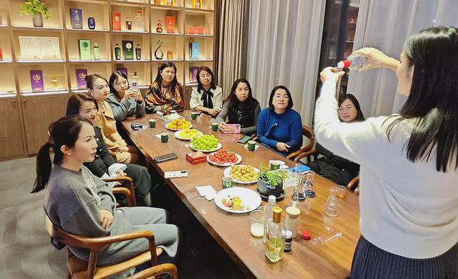 兵团陕西商会妇联一行参访副会长单位共促女性事业发展(图3)