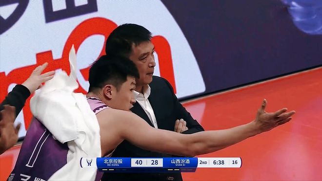 18分大逆转！苦战加时！CBA俱乐部杯第2支4强北控大将重伤离场(图8)