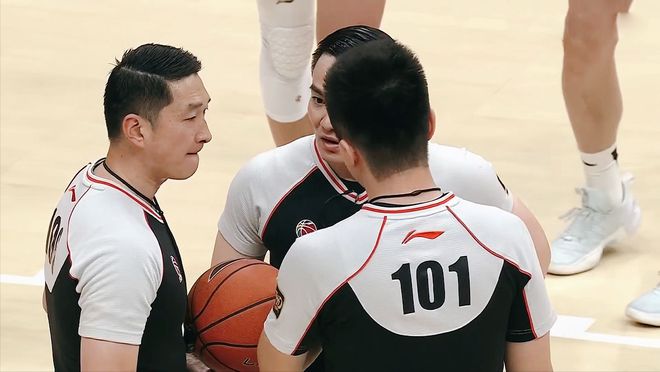 18分大逆转！苦战加时！CBA俱乐部杯第2支4强北控大将重伤离场(图6)