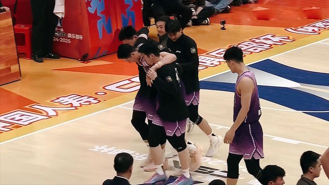 18分大逆转！苦战加时！CBA俱乐部杯第2支4强北控大将重伤离场(图7)
