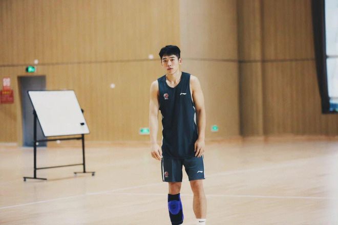 在浙江效力的东北男人CBA最被低估的帅哥妻子颜值不输明星(图2)