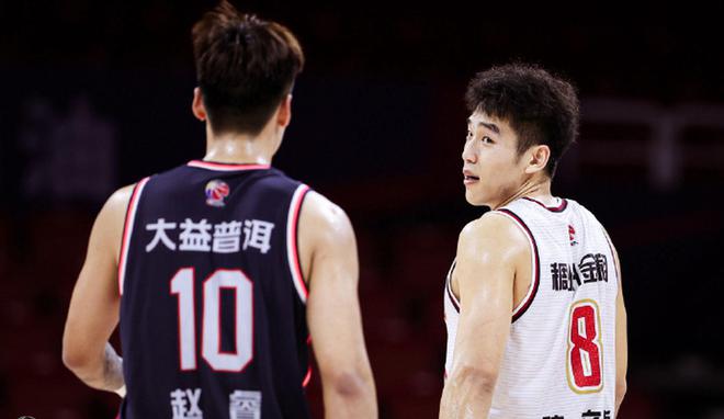 在浙江效力的东北男人CBA最被低估的帅哥妻子颜值不输明星(图4)