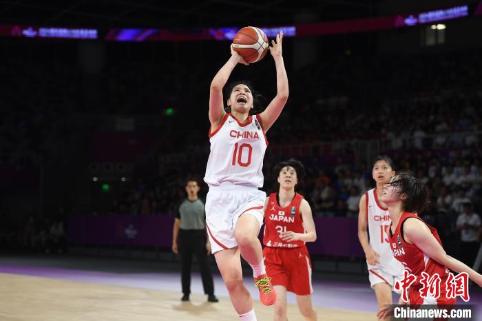 中国女篮在2024年大胜澳大利亚：巾帼不让须眉的精彩赛事回顾