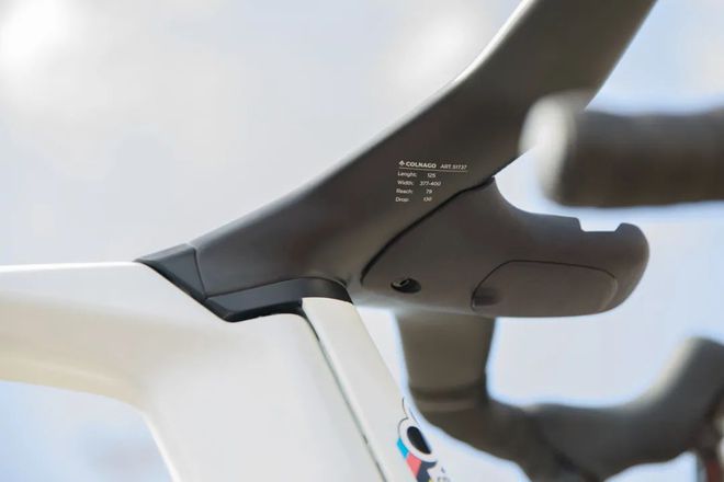 波加查拿下今年首胜 来欣赏他的彩虹涂装Colnago Y1Rs(图2)