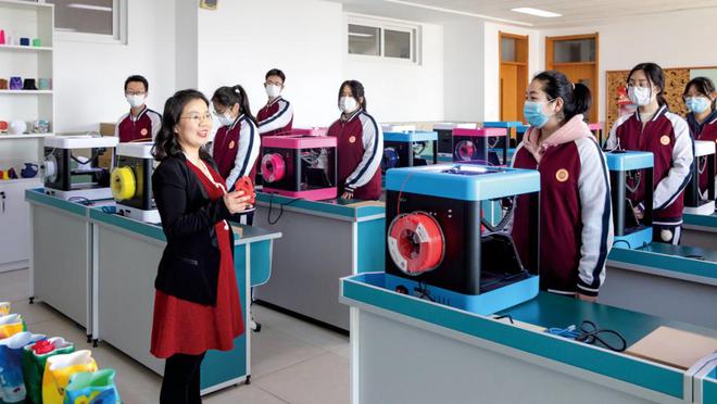 青岛六十八中：打造科技特色让每一名学生都精彩(图2)
