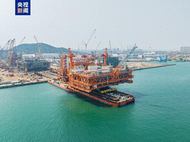 实现多项首创技术 我国渤海最大海上油气平工起运(图1)