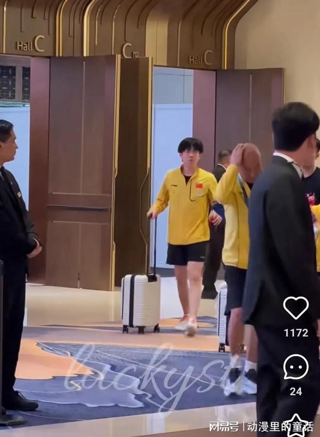 球盟会：澳门世界杯：伊藤早田合影王楚钦被怼脸拍王艺迪王曼昱对练(图5)