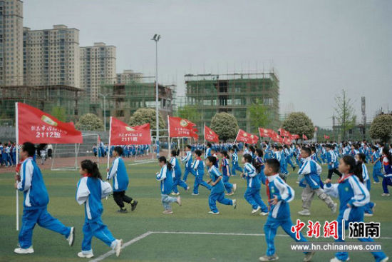 湖南邵东全员“大体育”开启快乐童年新玩法(图3)