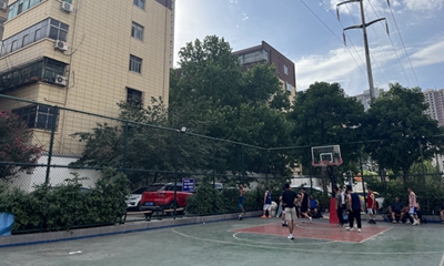 球盟会：社区体育公园篮球筐为何上锁？相关部门回复(图1)