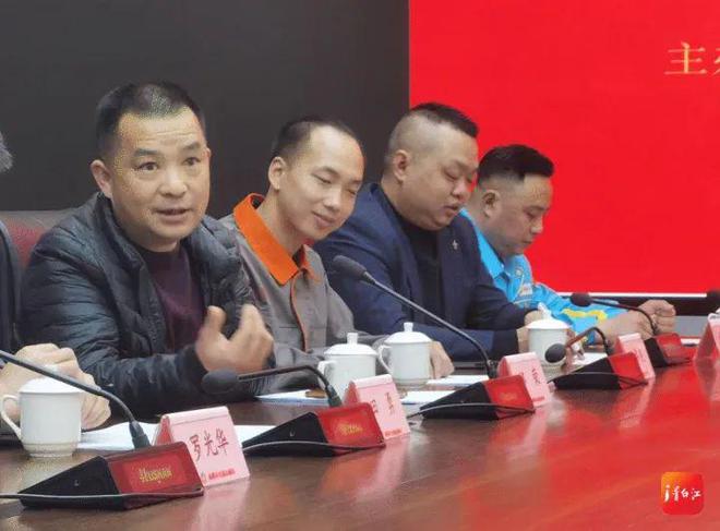 大弯街道货车司机邱荣好样的！(图4)