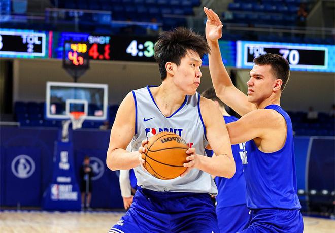12分1板2助1帽杨瀚森首秀惊艳！5大亮点征服ESPN专家：行情上涨(图1)
