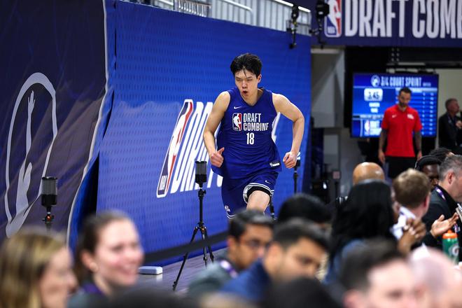 12分1板2助1帽杨瀚森首秀惊艳！5大亮点征服ESPN专家：行情上涨(图4)