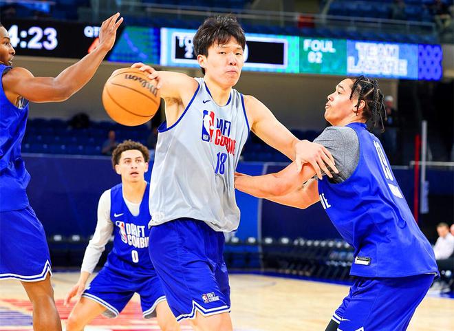 12分1板2助1帽杨瀚森首秀惊艳！5大亮点征服ESPN专家：行情上涨(图3)