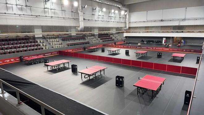 多哈世乒赛栗色球台亮相国乒队员提前尝鲜(图3)