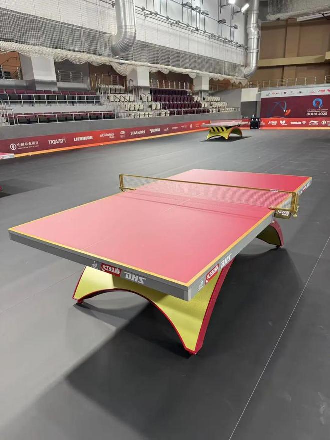 多哈世乒赛栗色球台亮相国乒队员提前尝鲜(图2)