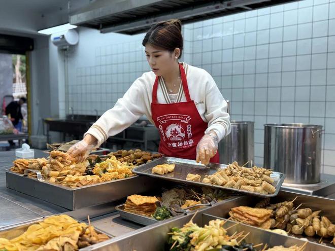 江西美女在瑞安火了！她说：宁可睡地板也要(图1)