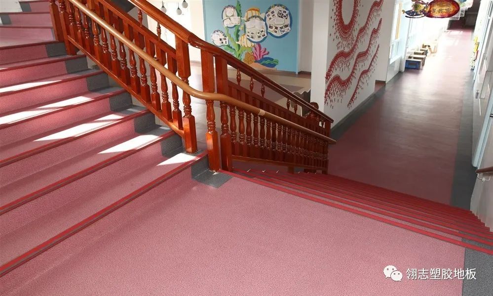 PVC塑胶地板：打造健康、环保、美观的地面环境！(图1)