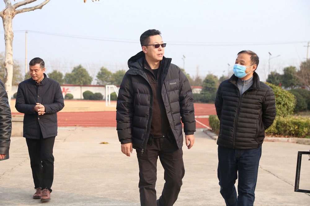 球盟会入口：教育部教育装备研究与发展中心标准与质量处处长张耀东莅临宋庄小学调研