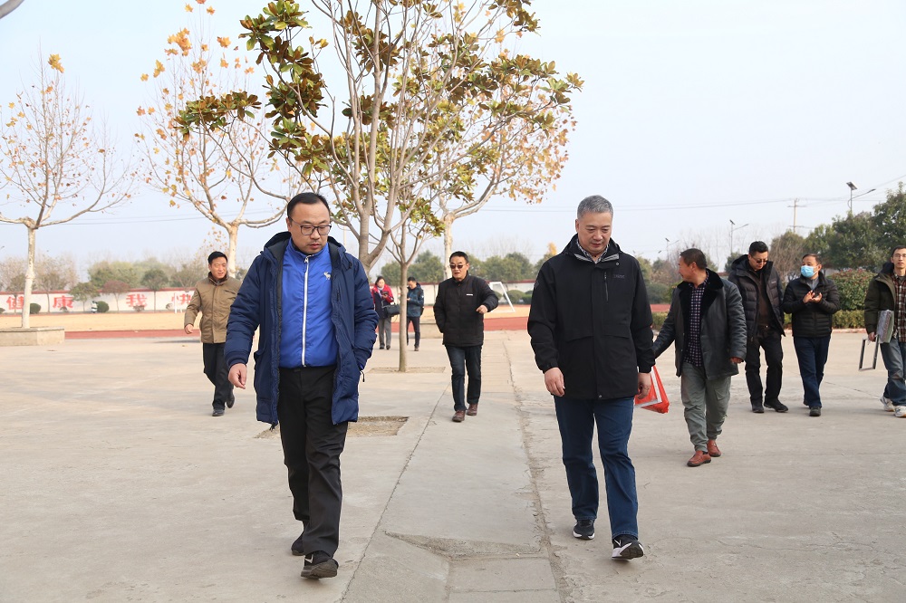 球盟会入口：教育部教育装备研究与发展中心标准与质量处处长张耀东莅临宋庄小学调研(图2)