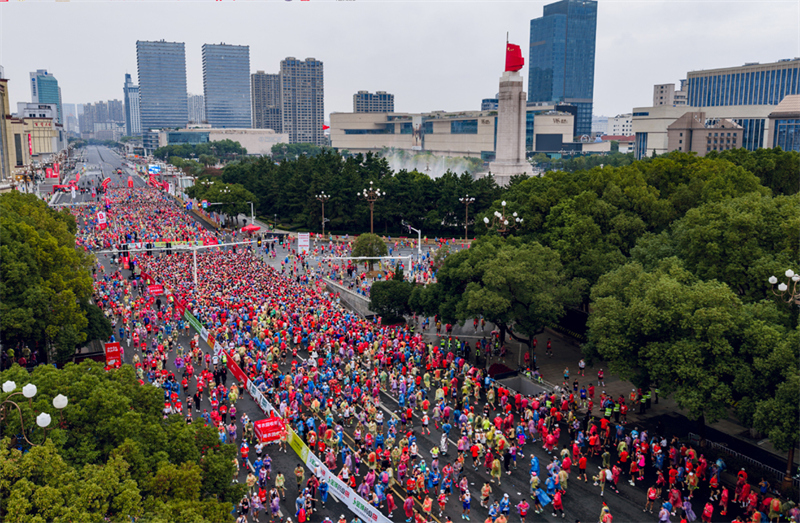 奔跑中 阅读英雄城