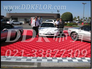 球盟会：红灰相间_户外车展地面地胶铺设材料